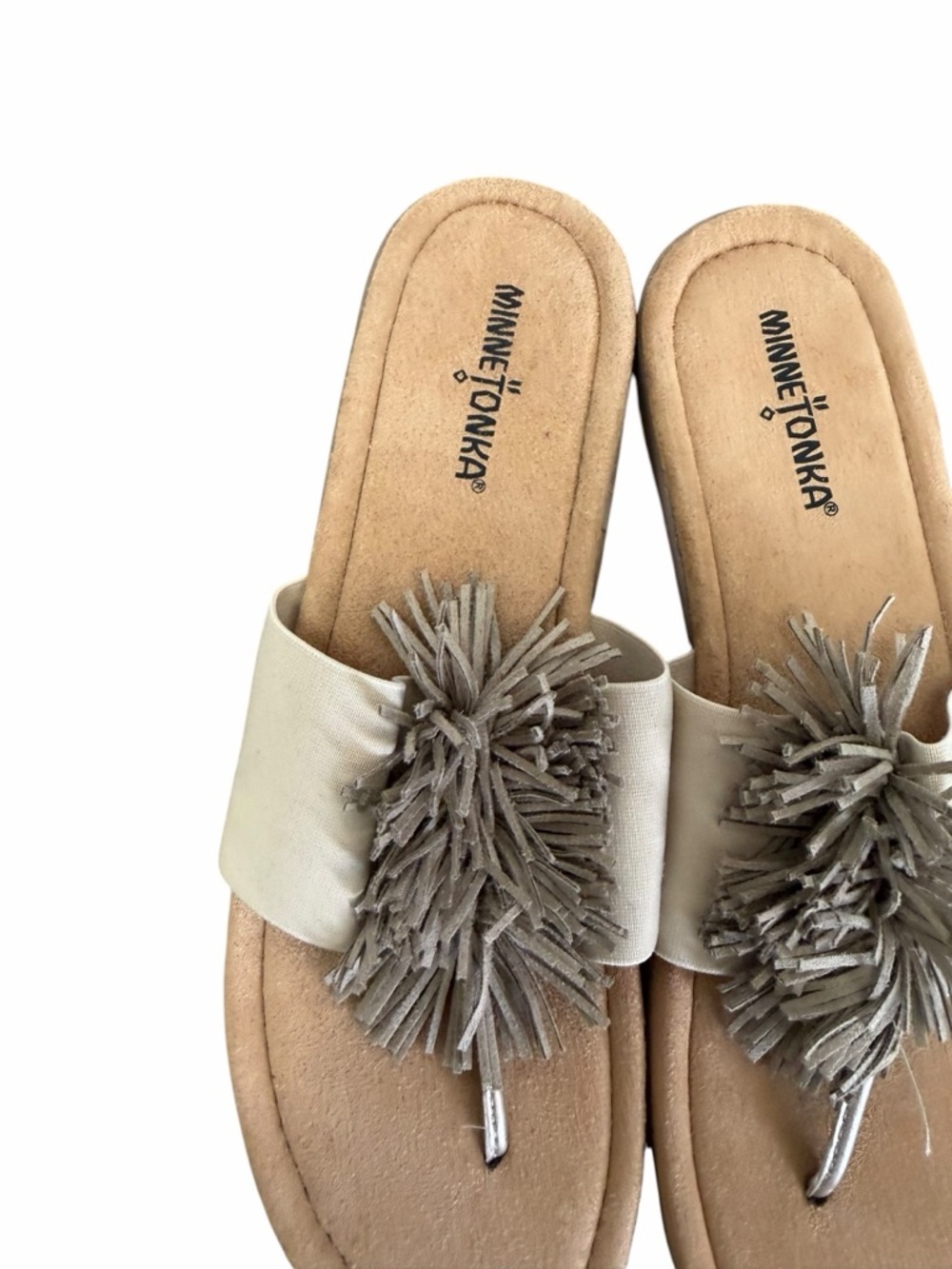 Minnetonka Tricia Women’s Thong Sandal Tan Fringe Pom Size 11 - Picture 2 of 9
